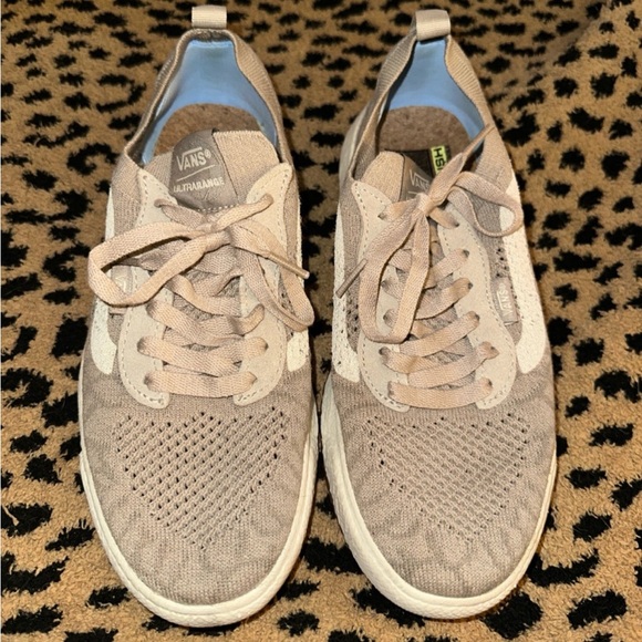 Vans - Picture 2 of 7